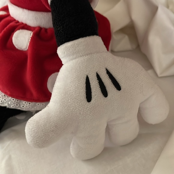 Minnie Mouse plushie - Picture 3 of 11